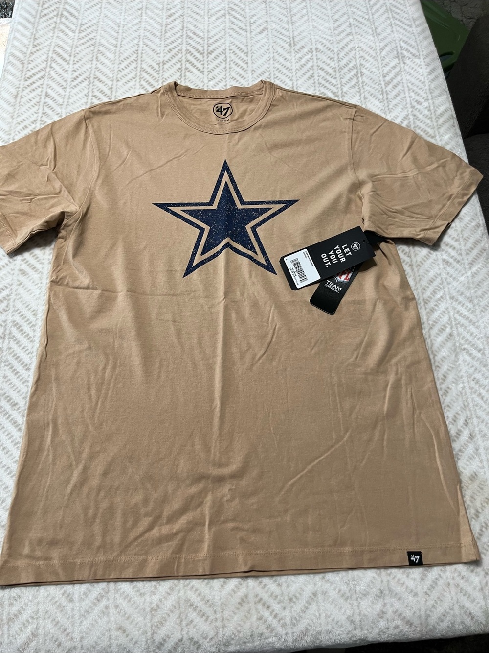 47 Men's Tan Tee with Dallas Cowboy Star Logo Medium